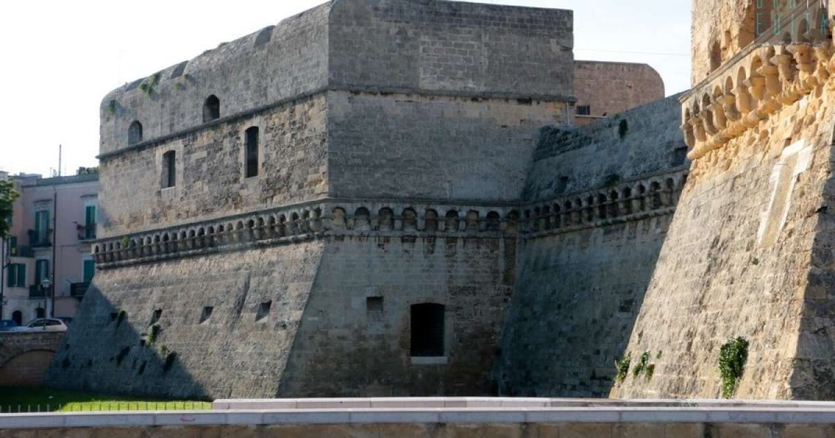 Bari, il Castello rivelato: viaggio in quella parte di fortezza finalmente visibile